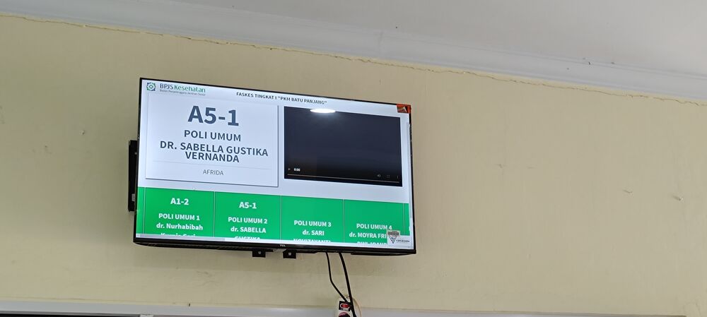 Layar Antrian Poli